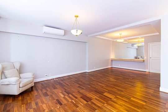 Comprar apartamento com 3 quartos, quintal e piscina no condomínio. — Sala