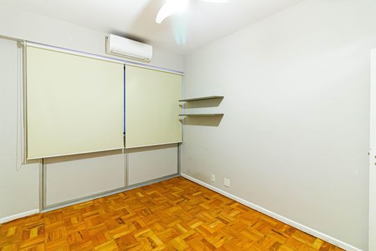 Comprar apartamento com 3 quartos, quintal e piscina no condomínio. — Quarto 2