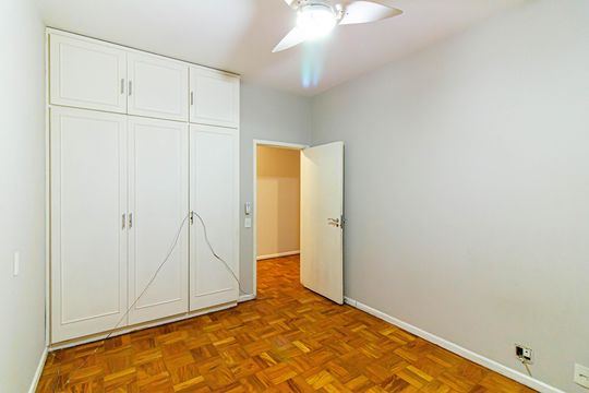 Comprar apartamento com 3 quartos, quintal e piscina no condomínio. — Quarto 1