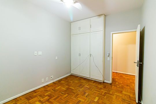 Comprar apartamento com 3 quartos, quintal e piscina no condomínio. — Quarto 1