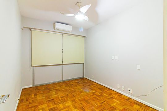 Comprar apartamento com 3 quartos, quintal e piscina no condomínio. — Quarto 1