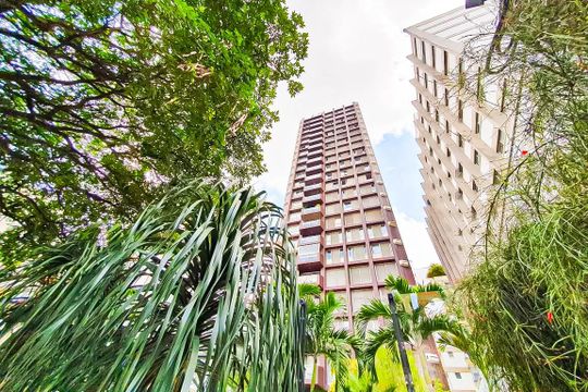 Comprar apartamento com 3 quartos, quintal e piscina no condomínio. — Fachada