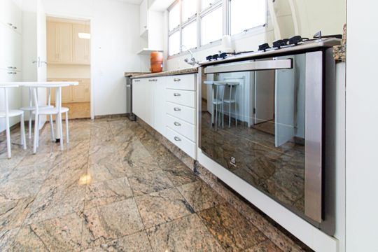 Comprar apartamento com 3 quartos, quintal e piscina no condomínio. — Cozinha