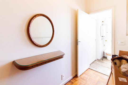Comprar apartamento com 3 quartos, quintal e piscina no condomínio. — Quarto de Serviço