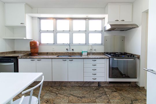 Comprar apartamento com 3 quartos, quintal e piscina no condomínio. — Cozinha