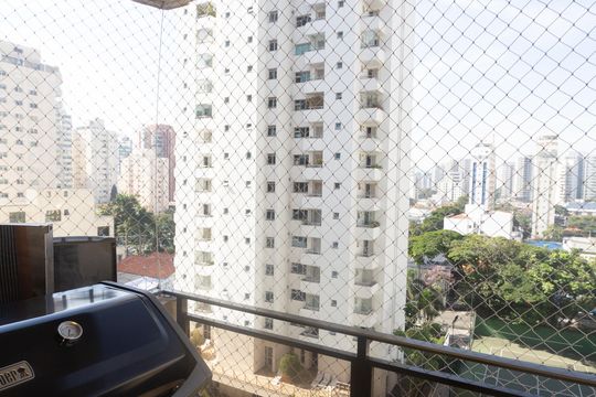 Venda de apartamento com 4 quartos, 2 suítes, varanda e piscina no condomínio. — Quarto 3