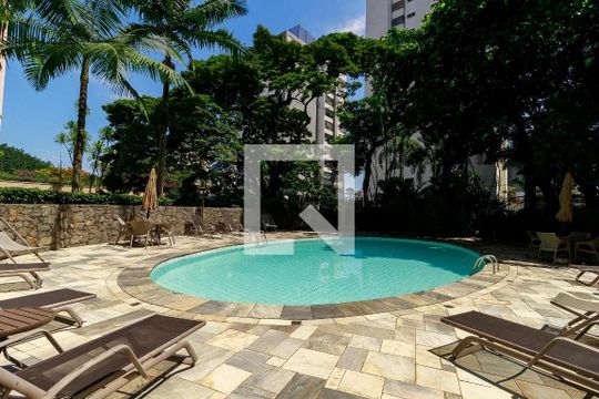 Venda de apartamento com 4 quartos, 2 suítes, varanda e piscina no condomínio. — Área comum - Piscina