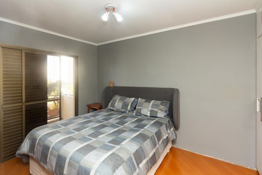 Venda de apartamento com 4 quartos, 2 suítes, varanda e piscina no condomínio. — Quarto 3