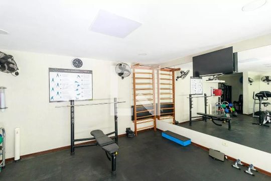 Venda de apartamento com 4 quartos, 2 suítes, varanda e piscina no condomínio. — Área comum - Academia