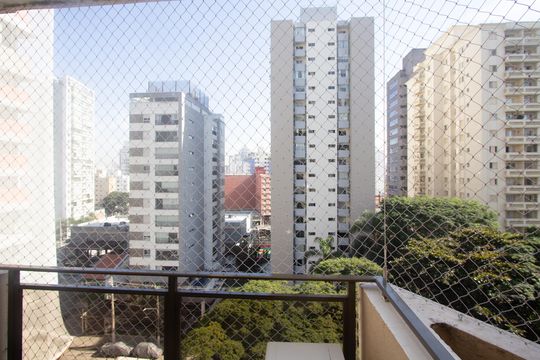 Venda de apartamento com 4 quartos, 2 suítes, varanda e piscina no condomínio. — Suíte