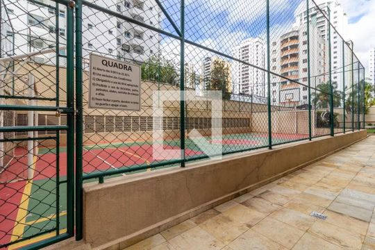 Venda de apartamento com 4 quartos, 2 suítes, varanda e piscina no condomínio. — Quadra Esportiva