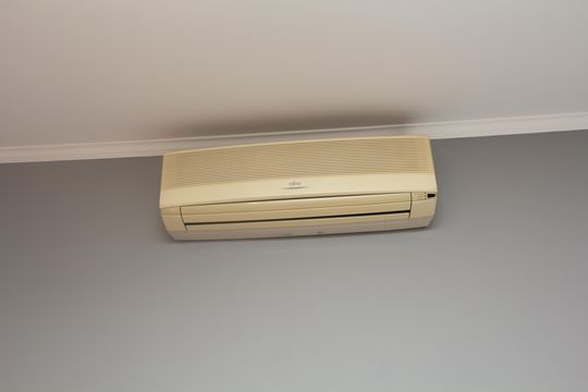 Venda de apartamento com 4 quartos, 2 suítes, varanda e piscina no condomínio. — Quarto 1