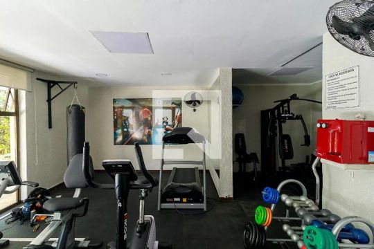 Venda de apartamento com 4 quartos, 2 suítes, varanda e piscina no condomínio. — Área comum - Academia