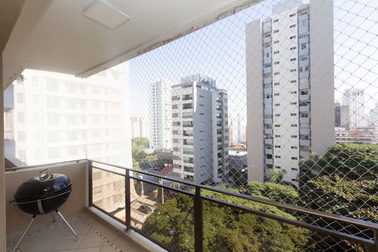 Venda de apartamento com 4 quartos, 2 suítes, varanda e piscina no condomínio. — Varanda da Sala