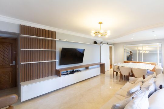 Venda de apartamento com 4 quartos, 2 suítes, varanda e piscina no condomínio. — Sala