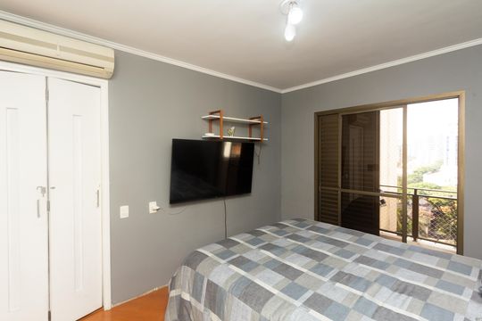 Venda de apartamento com 4 quartos, 2 suítes, varanda e piscina no condomínio. — Quarto 3