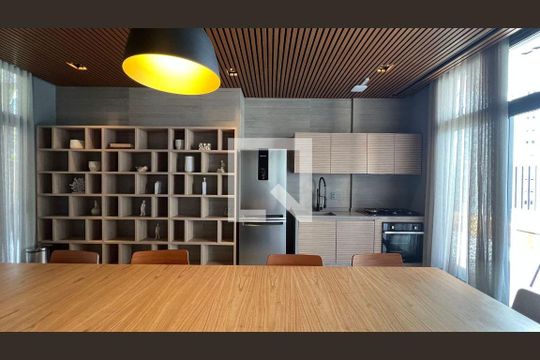 Compra apartamento com 3 quartos e churrasqueira no condomínio. — Área Comum - Salão de Festas