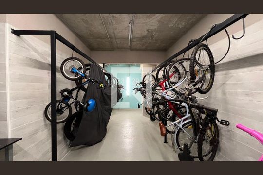 Compra apartamento com 3 quartos e churrasqueira no condomínio. — Área Comum - Bicicletário