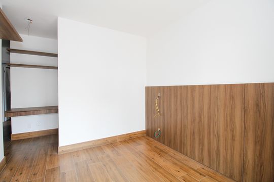 Compra apartamento com 3 quartos e churrasqueira no condomínio. — Suíte 1