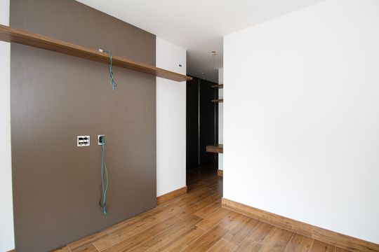 Compra apartamento com 3 quartos e churrasqueira no condomínio. — Suíte 1
