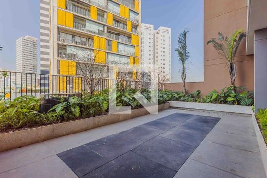 Compra apartamento com 3 quartos e churrasqueira no condomínio. — Área Comum - Academia