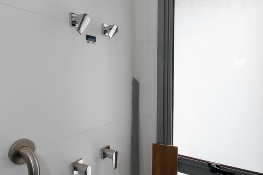 Compra apartamento com 3 quartos e churrasqueira no condomínio. — Banheiro da Suíte 3