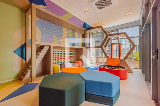 Compra apartamento com 3 quartos e churrasqueira no condomínio. — Área Comum - Brinquedoteca