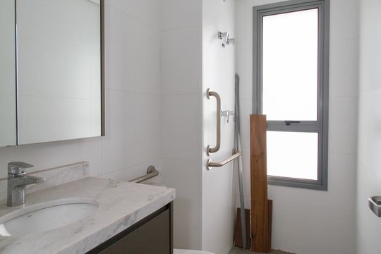 Compra apartamento com 3 quartos e churrasqueira no condomínio. — Banheiro da Suíte 3