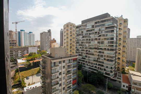 Compra apartamento com 3 quartos e churrasqueira no condomínio. — Vista da Suíte 2
