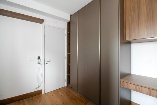 Compra apartamento com 3 quartos e churrasqueira no condomínio. — Suíte 3