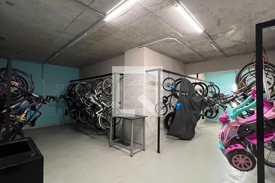 Compra apartamento com 3 quartos e churrasqueira no condomínio. — Área Comum - Bicicletário