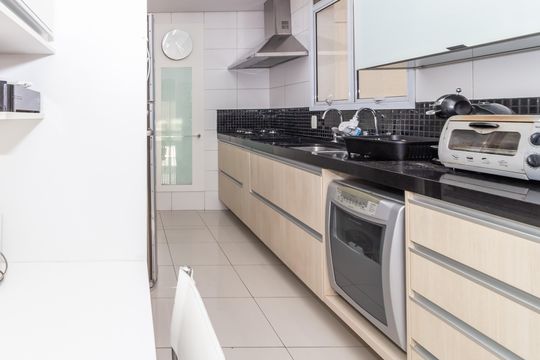 Comprar apartamento em Perdizes com 3 quartos e varanda. — Cozinha