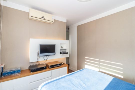 Comprar apartamento em Perdizes com 3 quartos e varanda. — Suíte 1