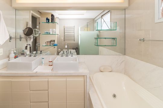Comprar apartamento em Perdizes com 3 quartos e varanda. — Banheiro da Suíte 1