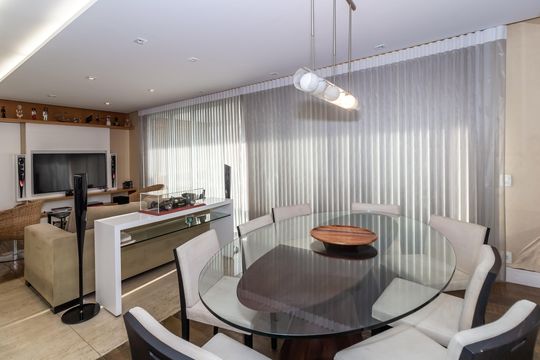 Comprar apartamento em Perdizes com 3 quartos e varanda. — Sala