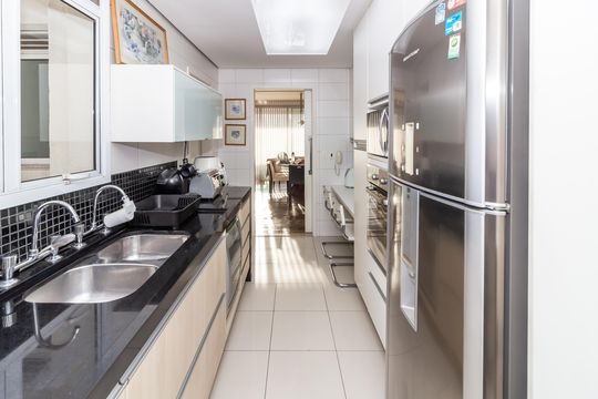 Comprar apartamento em Perdizes com 3 quartos e varanda. — Cozinha