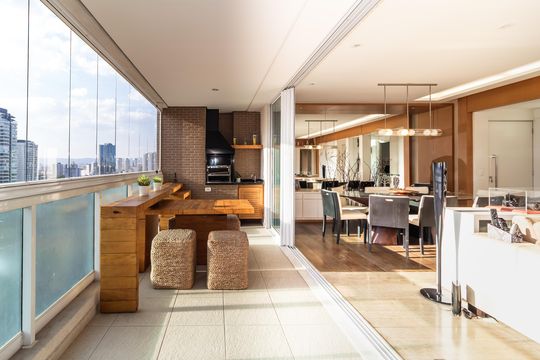 Comprar apartamento em Perdizes com 3 quartos e varanda. — Varanda
