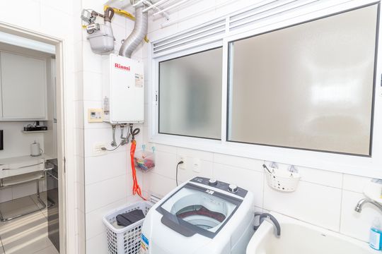 Comprar apartamento em Perdizes com 3 quartos e varanda. — Área de Serviço