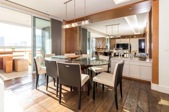 Comprar apartamento em Perdizes com 3 quartos e varanda. — Sala