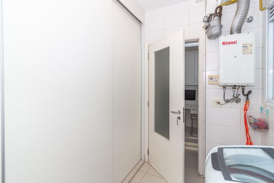 Comprar apartamento em Perdizes com 3 quartos e varanda. — Área de Serviço