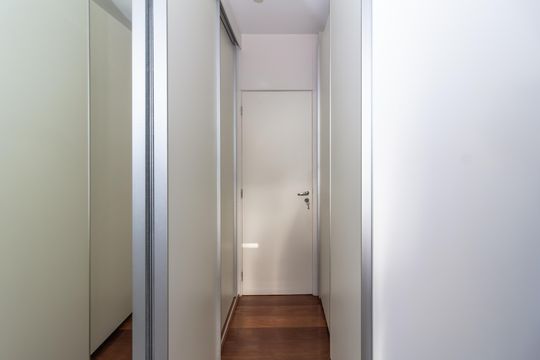 Comprar apartamento em Perdizes com 3 quartos e varanda. — Closet da suíte 1