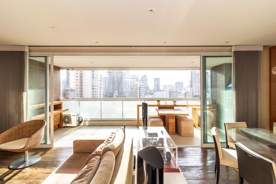 Comprar apartamento em Perdizes com 3 quartos e varanda. — Sala
