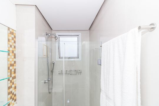 Comprar apartamento em Perdizes com 3 quartos e varanda. — Banheiro da Suíte 2