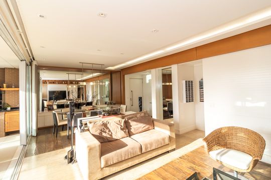 Comprar apartamento em Perdizes com 3 quartos e varanda. — Sala
