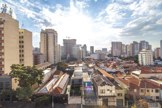 Comprar apartamento em Perdizes com 3 quartos e varanda. — Varanda