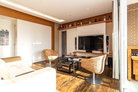 Comprar apartamento em Perdizes com 3 quartos e varanda. — Sala