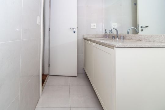Comprar apartamento em Perdizes com 3 quartos e varanda. — Banheiro da Suíte 3