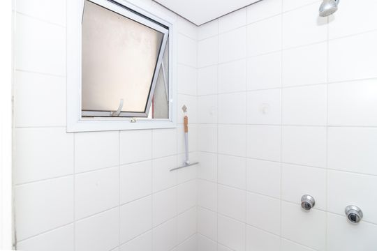 Comprar apartamento em Perdizes com 3 quartos e varanda. — Banheiro de Serviço
