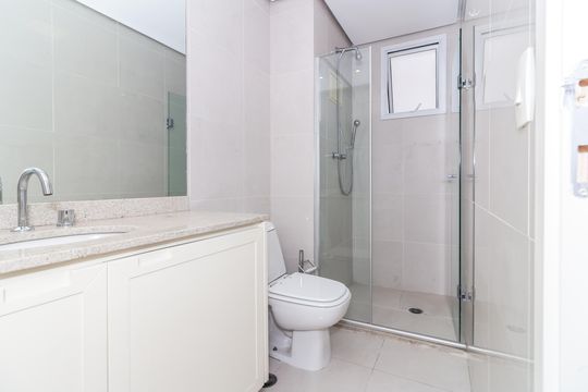 Comprar apartamento em Perdizes com 3 quartos e varanda. — Banheiro da Suíte 3
