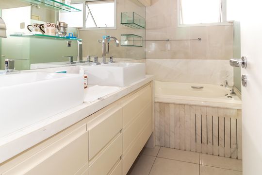 Comprar apartamento em Perdizes com 3 quartos e varanda. — Banheiro da Suíte 1